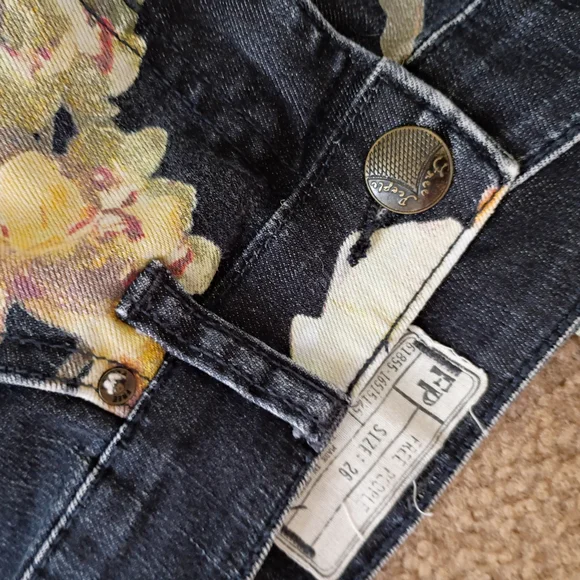 Free People miami Nights Flare Wide Leg Bell Raw Hem Floral Print Jeans Pants 26 - Picture 3 of 6